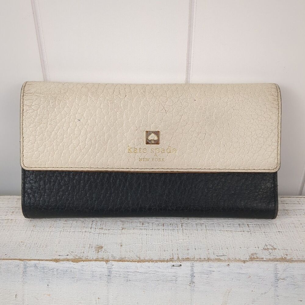 Kate Spade Sandra Southport Buttermilk & Black Leather Trifold Wallet Phone Case
